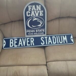 Set of 2 Penn State officially licensed fan sign’s.